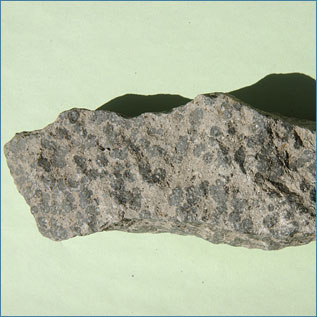 波根安山岩の写真